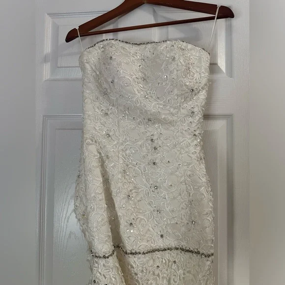 Wedding Dress - Picture 2 of 6